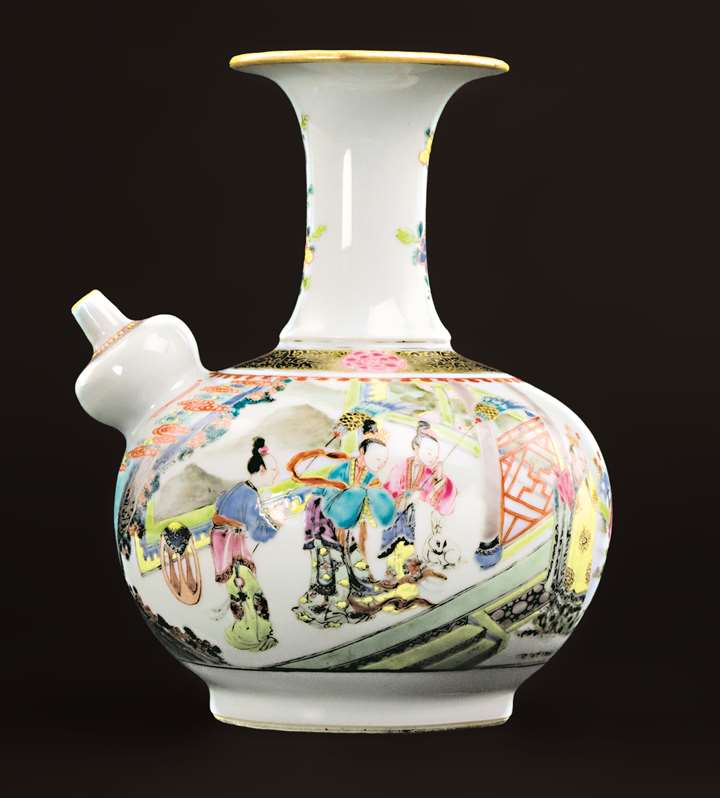 Chinese export porcelain famille rose kendi